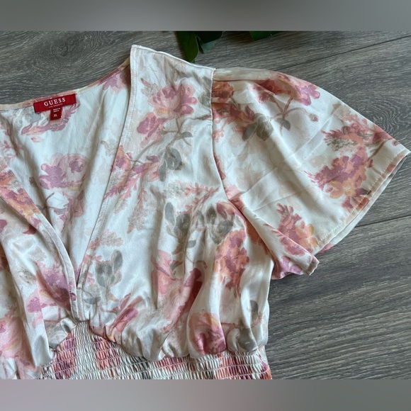NWOT! Guess pink peach floral flutter sleeve smocked waist coquette top. Size XL - Picture 3 of 15